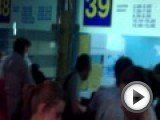 Посмотреть это видео на youtube.com 12 июня ускоренный поезд HYUNDAI сообщением Донецк -Киев сломался под Полтавой. По расписанию в Киев поезд должен был прибыть в 23:35