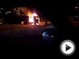 Посмотреть это видео на youtube.com Горит бензовоз или цистерна в днепре 14.01.2013http://kinow.ru/news/5887-pozhar-v-dnepropetrovske-na-doneckom-shosse-zagorelsya-benzovoz-140113.html.