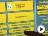 Посмотреть это видео на youtube.com Показывается и рассказывается, как купить в Вене, в метро, билет на любой общественный транспорт с помощью автомата.