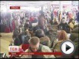 Посмотреть это видео на youtube.com UA - У Борисполі відмінили всі авіарейси. Аеропорт зачинено. Всі рейси зняті. Через складні погодні умови авіакомпанії скасували польоти