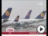 ТСН http://bit.ly/tsnukraine UA - У Європі через заметіль масово скасовують авіарейси. В аеропорту Франкфурта через обледеніння злітної смуги